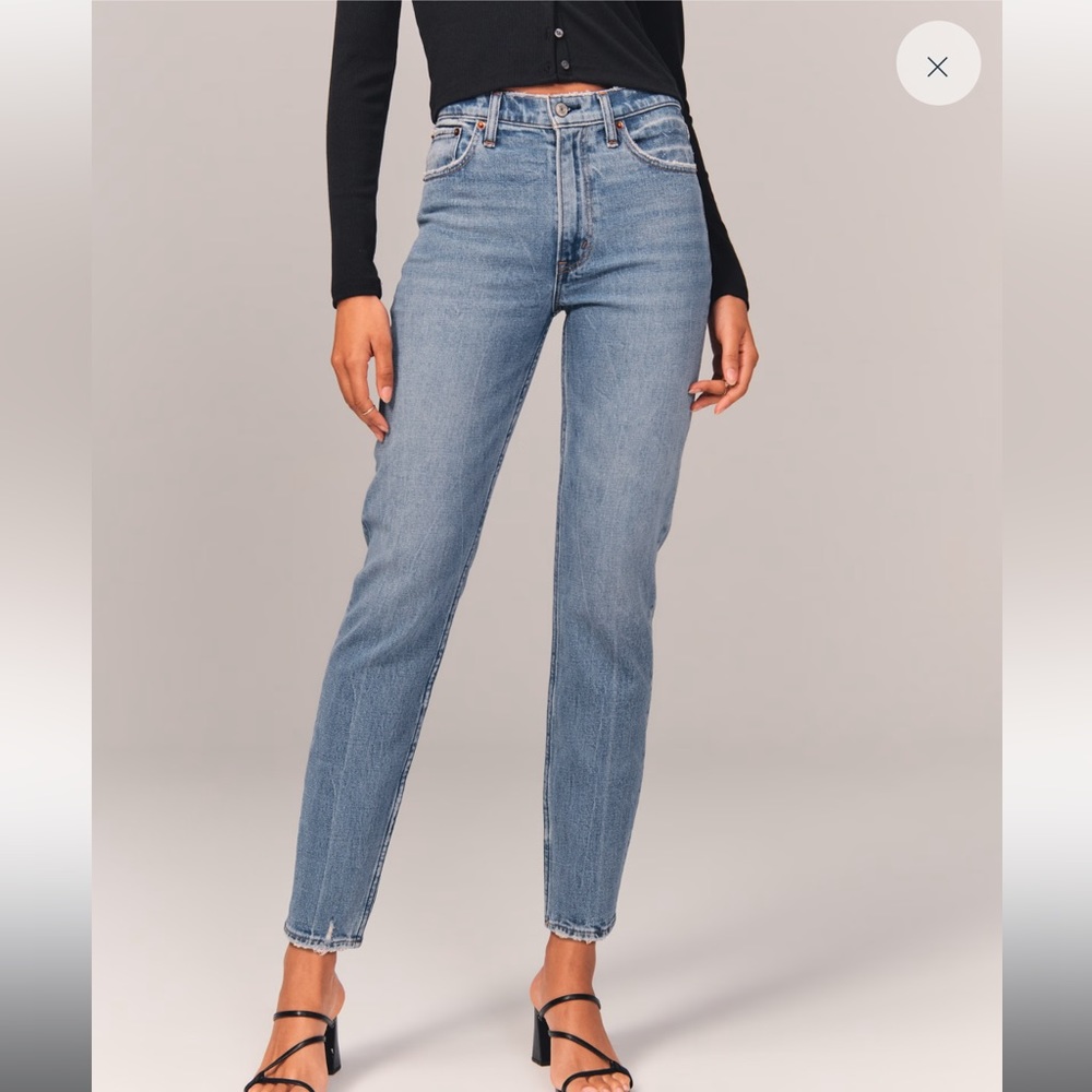 Abercrombie High Rise Mom Jeans - Size 27S (short)